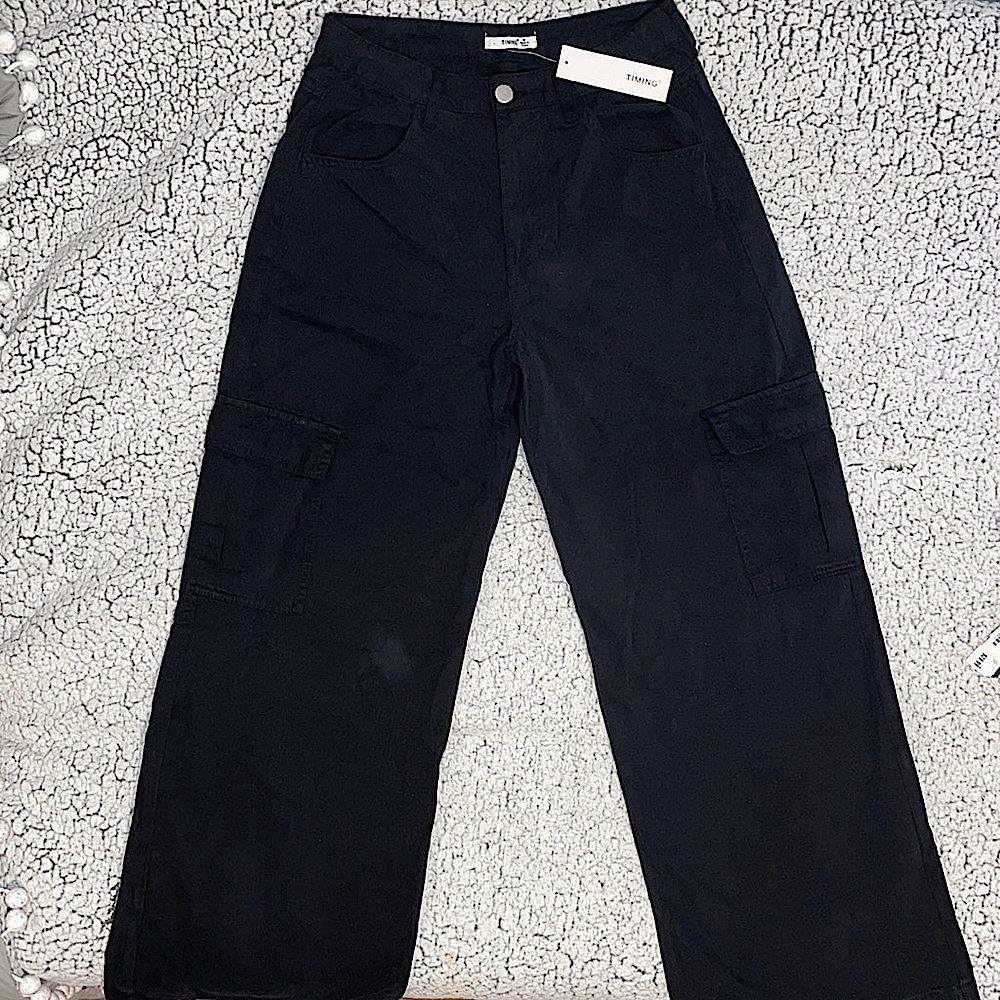TIMING | Black Wide-Leg High-Waisted Cargo Pants | Size: M